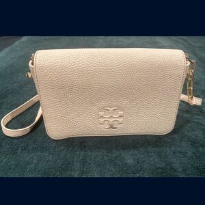 Tory Burch Thea Mini Bag Crossbody
Pink Magnolia Pebbled Leather